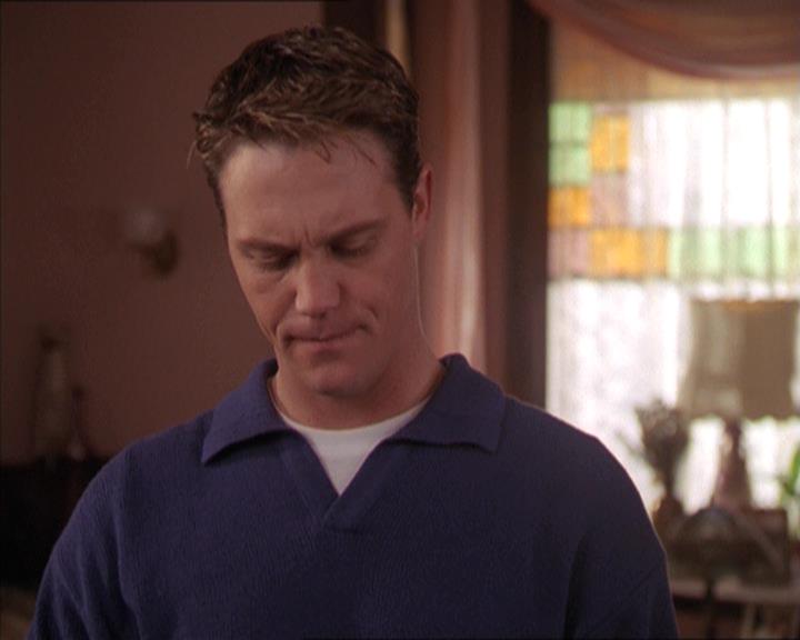 Charmed-Online-dot-215GiveMeASign0845.jpg