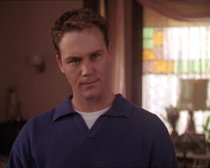Charmed-Online-dot-215GiveMeASign0847.jpg