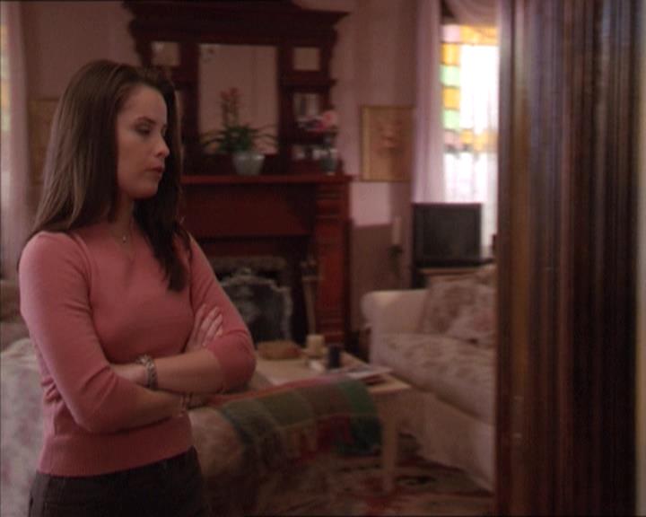 Charmed-Online-dot-215GiveMeASign0858.jpg