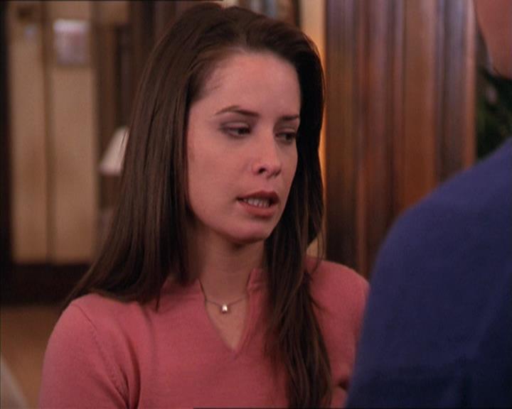 Charmed-Online-dot-215GiveMeASign0865.jpg