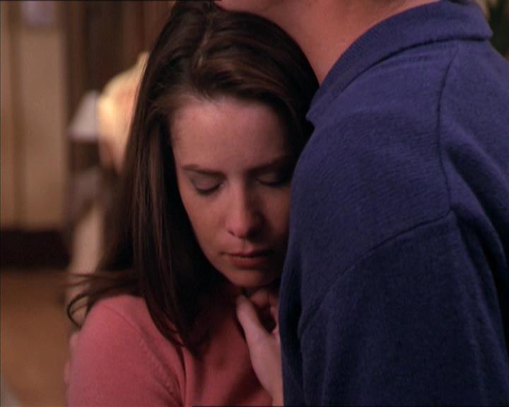 Charmed-Online-dot-215GiveMeASign0885.jpg