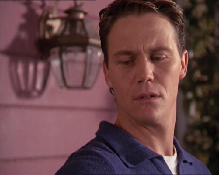Charmed-Online-dot-215GiveMeASign0907.jpg