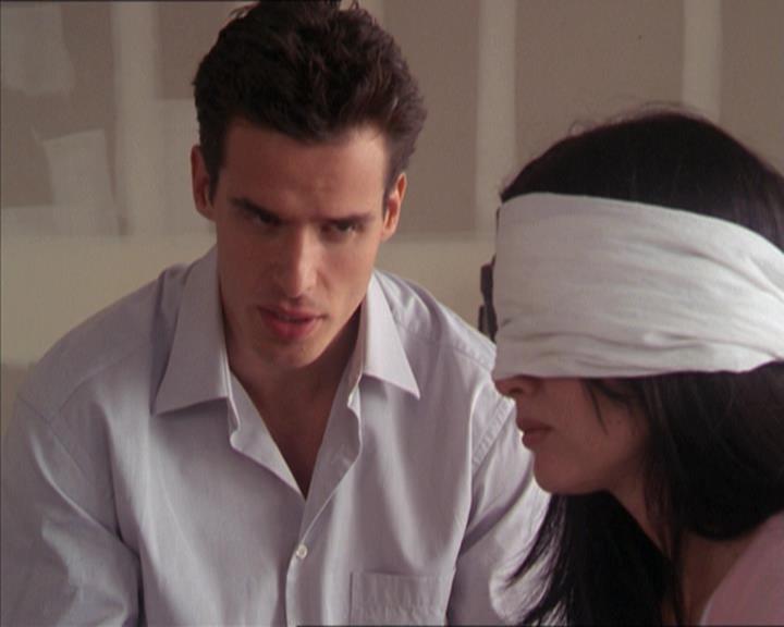 Charmed-Online-dot-215GiveMeASign0918.jpg