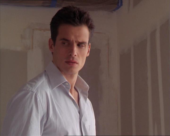Charmed-Online-dot-215GiveMeASign0981.jpg