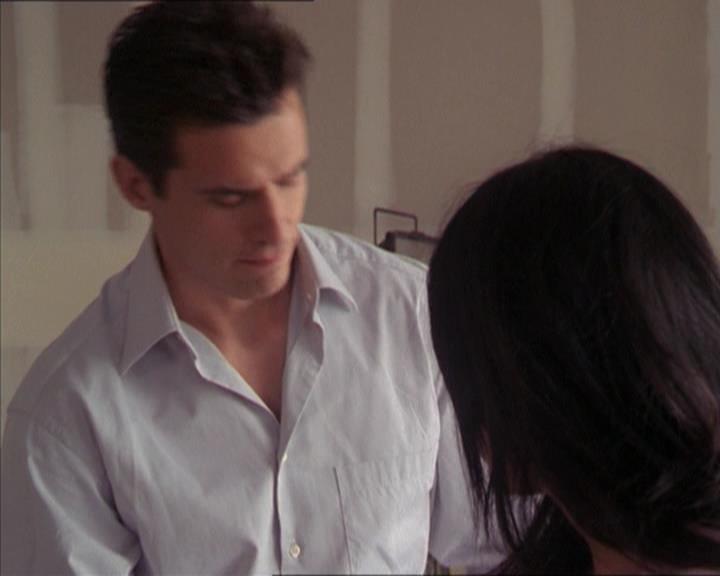 Charmed-Online-dot-215GiveMeASign0993.jpg