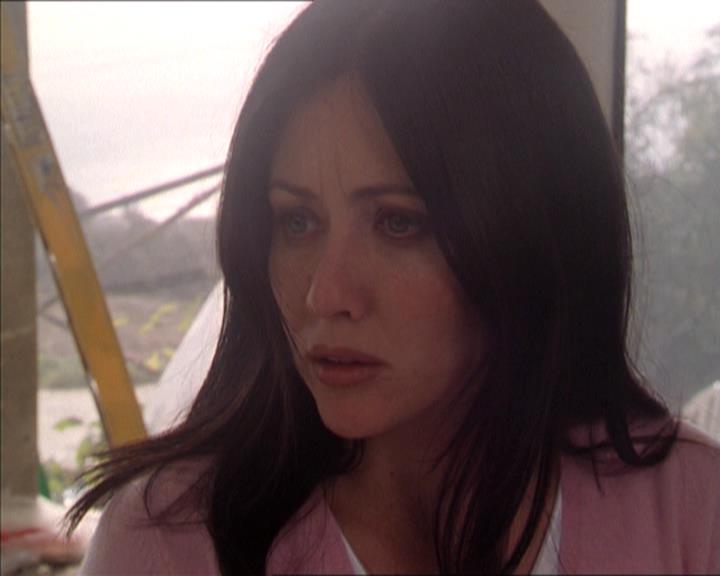 Charmed-Online-dot-215GiveMeASign1005.jpg