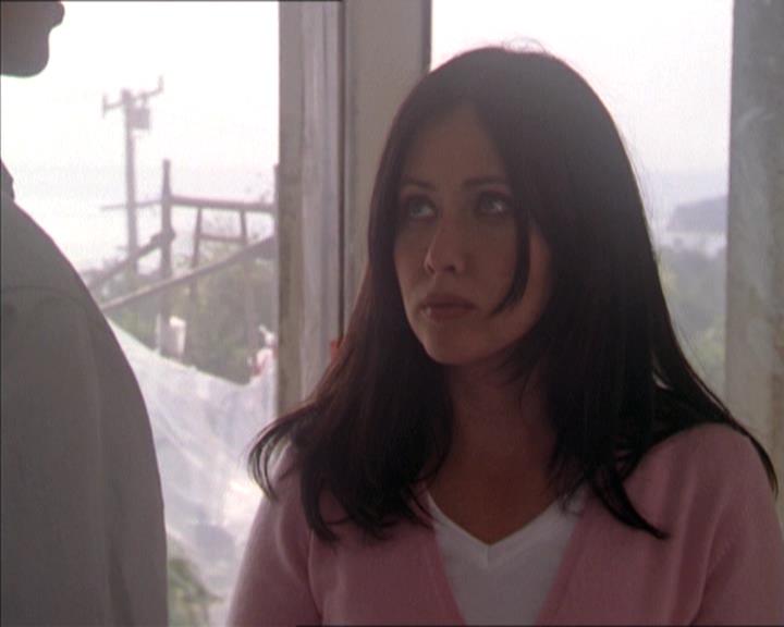 Charmed-Online-dot-215GiveMeASign1016.jpg
