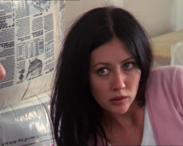 Charmed-Online-dot-215GiveMeASign1048.jpg