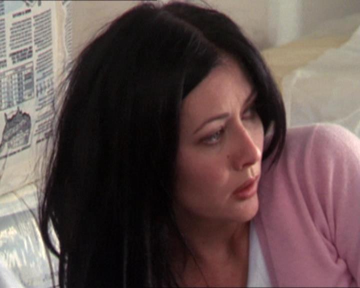 Charmed-Online-dot-215GiveMeASign1050.jpg