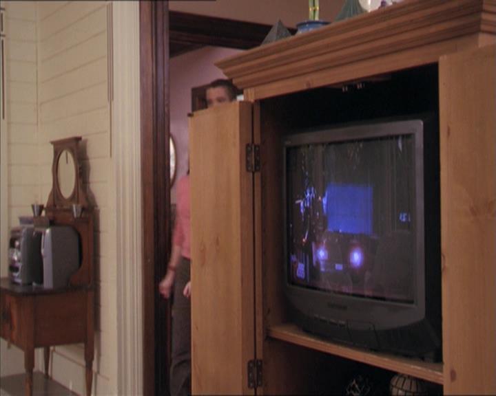 Charmed-Online-dot-215GiveMeASign1058.jpg