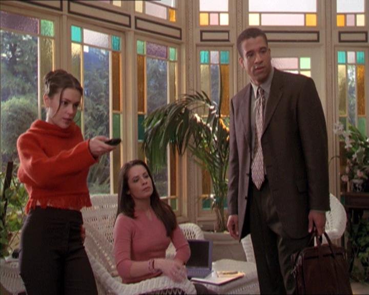 Charmed-Online-dot-215GiveMeASign1063.jpg