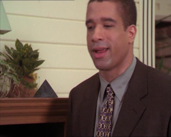 Charmed-Online-dot-215GiveMeASign1079.jpg