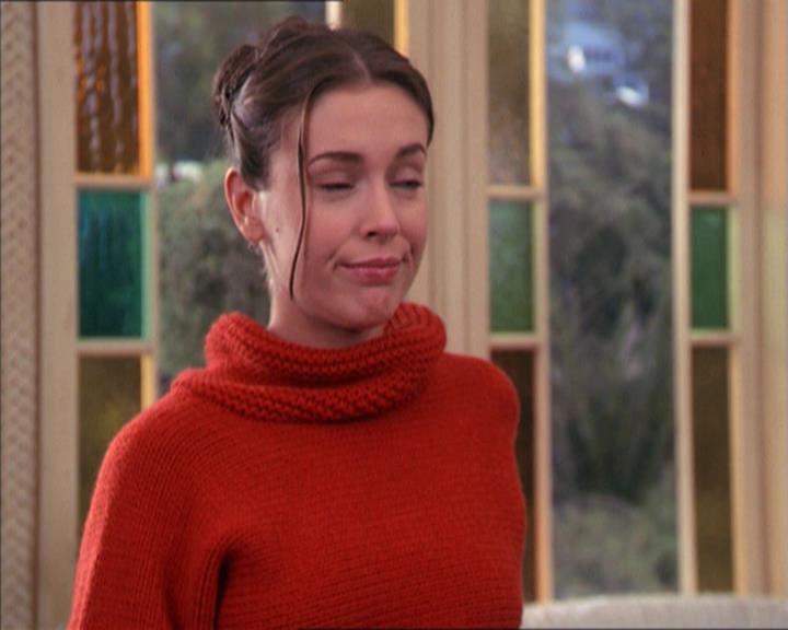 Charmed-Online-dot-215GiveMeASign1082.jpg