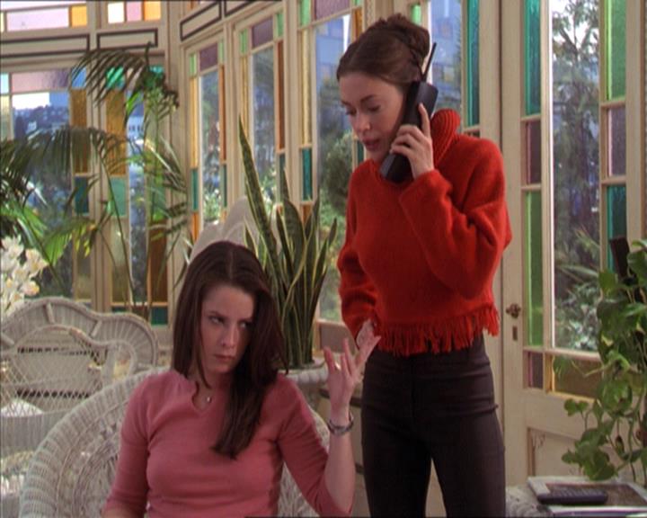 Charmed-Online-dot-215GiveMeASign1129.jpg