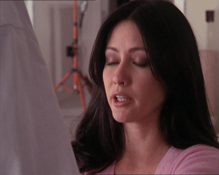 Charmed-Online-dot-215GiveMeASign1182.jpg Charmed-Online-dot-215GiveMeASign1182.jpg