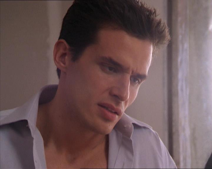 Charmed-Online-dot-215GiveMeASign1184.jpg