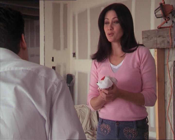 Charmed-Online-dot-215GiveMeASign1213.jpg