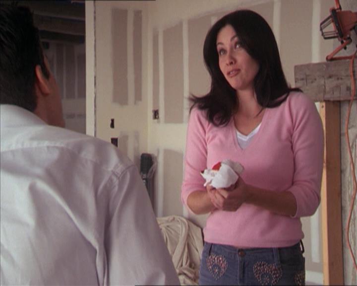 Charmed-Online-dot-215GiveMeASign1214.jpg