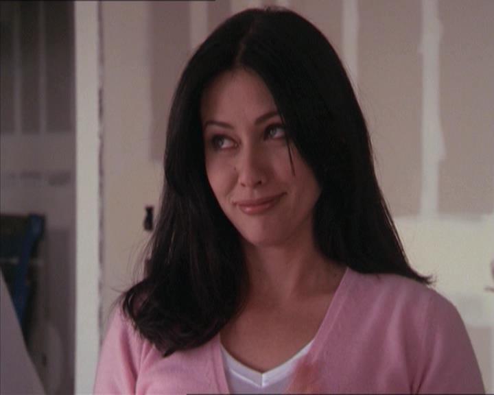 Charmed-Online-dot-215GiveMeASign1222.jpg