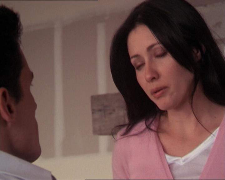 Charmed-Online-dot-215GiveMeASign1341.jpg