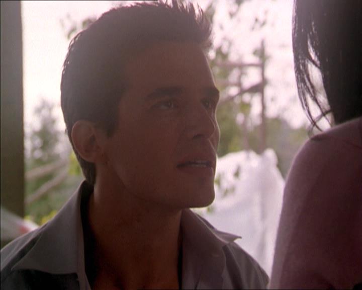 Charmed-Online-dot-215GiveMeASign1378.jpg