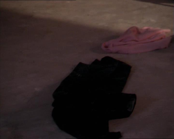 Charmed-Online-dot-215GiveMeASign1493.jpg
