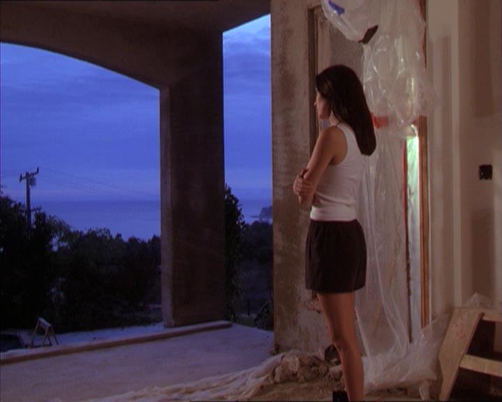 Charmed-Online-dot-215GiveMeASign1506.jpg