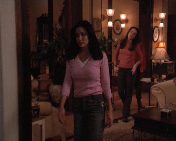 Charmed-Online-dot-215GiveMeASign1661.jpg