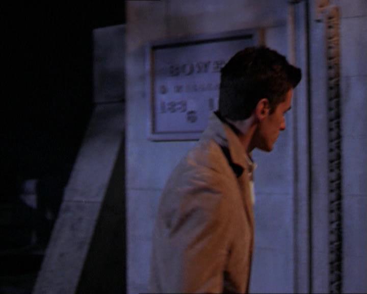 Charmed-Online-dot-215GiveMeASign2028.jpg
