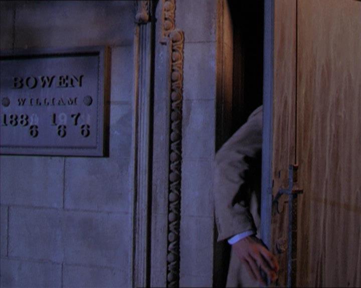 Charmed-Online-dot-215GiveMeASign2029.jpg
