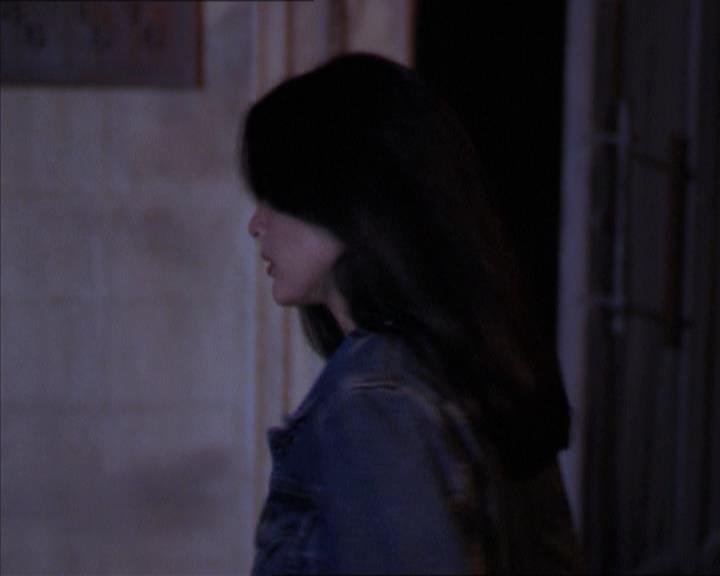 Charmed-Online-dot-215GiveMeASign2034.jpg