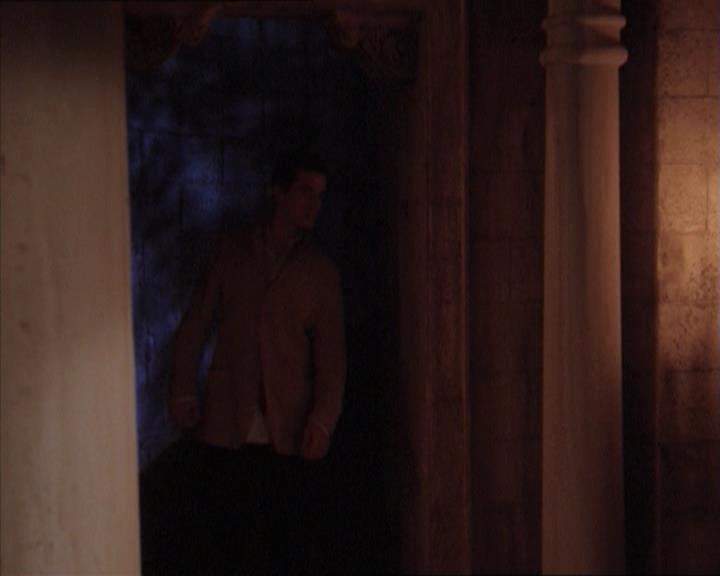 Charmed-Online-dot-215GiveMeASign2045.jpg