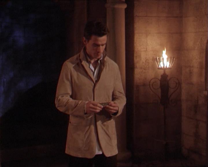 Charmed-Online-dot-215GiveMeASign2048.jpg