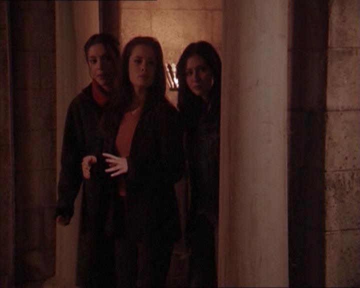 Charmed-Online-dot-215GiveMeASign2091.jpg