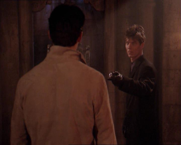 Charmed-Online-dot-215GiveMeASign2095.jpg