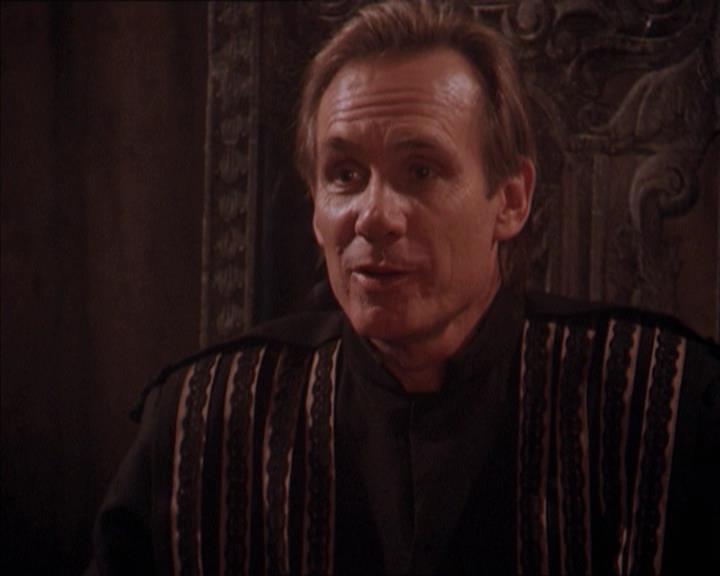 Charmed-Online-dot-215GiveMeASign2107.jpg