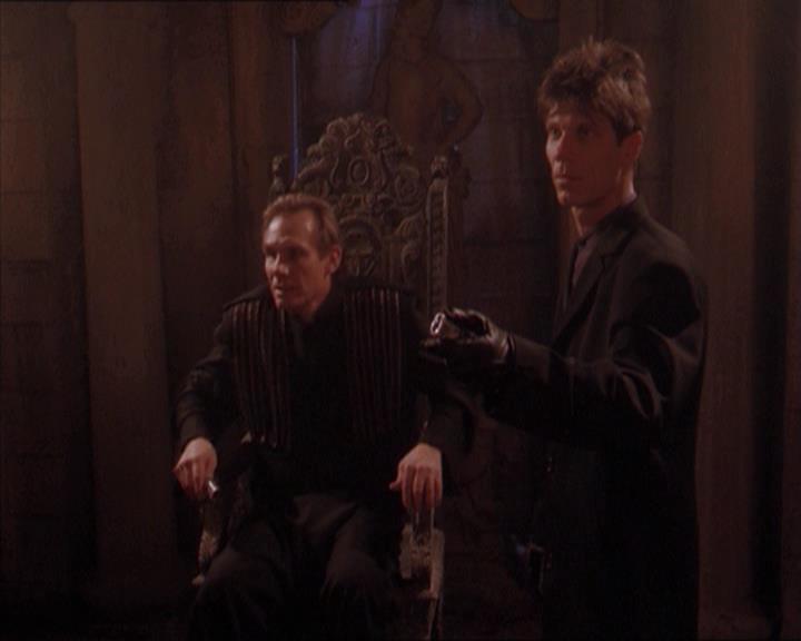 Charmed-Online-dot-215GiveMeASign2114.jpg