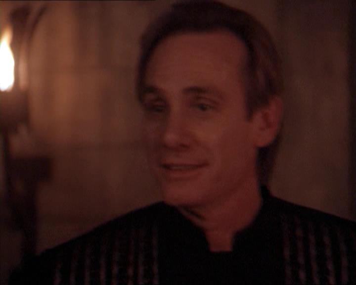 Charmed-Online-dot-215GiveMeASign2123.jpg