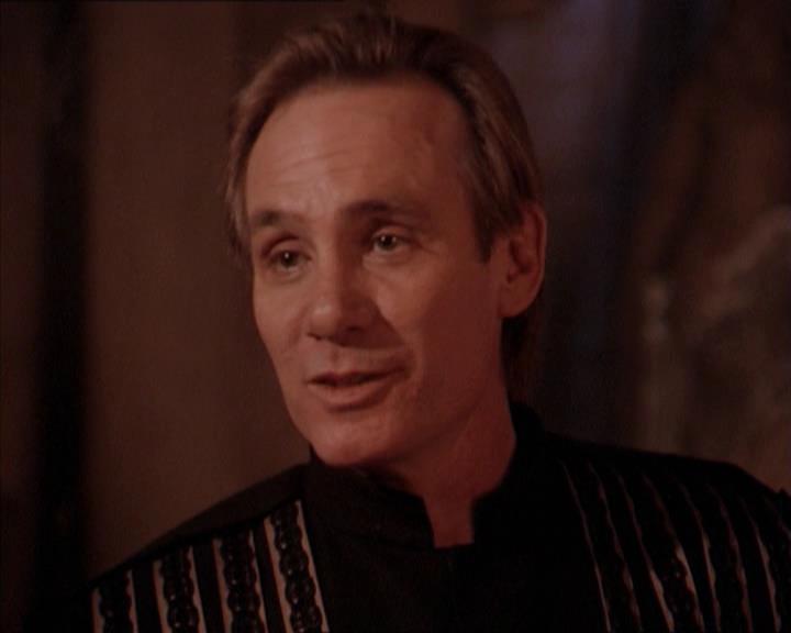 Charmed-Online-dot-215GiveMeASign2125.jpg