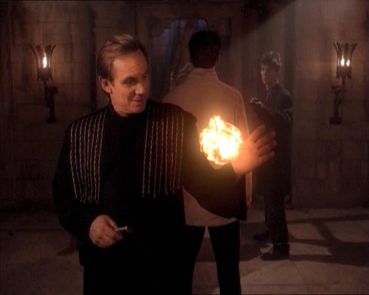 Charmed-Online-dot-215GiveMeASign2137.jpg