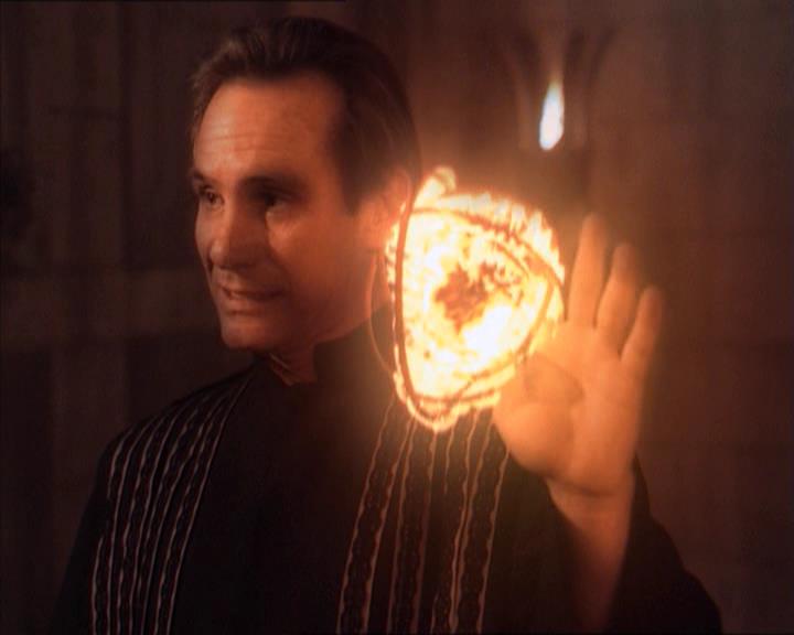 Charmed-Online-dot-215GiveMeASign2146.jpg