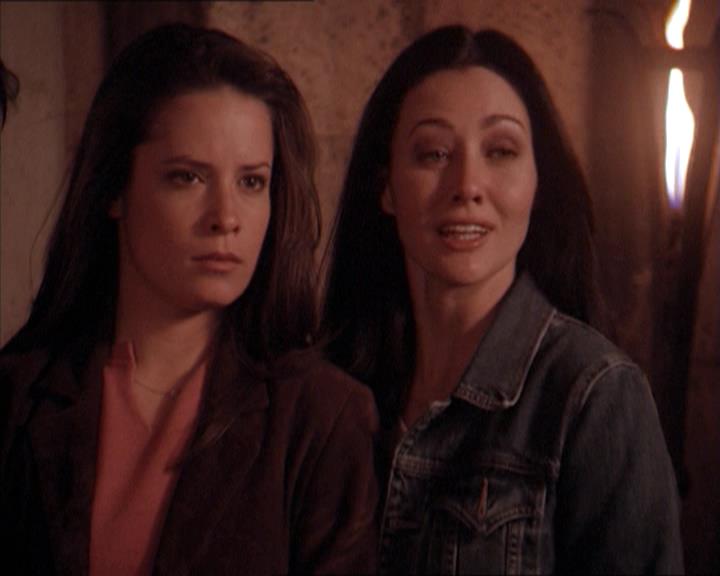 Charmed-Online-dot-215GiveMeASign2147.jpg