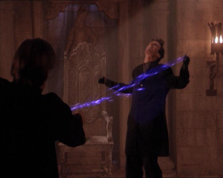 Charmed-Online-dot-215GiveMeASign2154.jpg