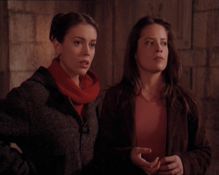 Charmed-Online-dot-215GiveMeASign2184.jpg