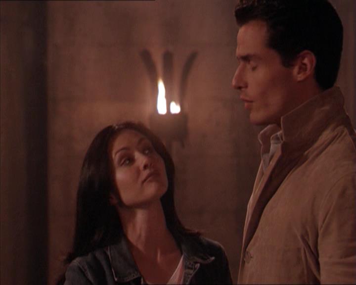 Charmed-Online-dot-215GiveMeASign2191.jpg