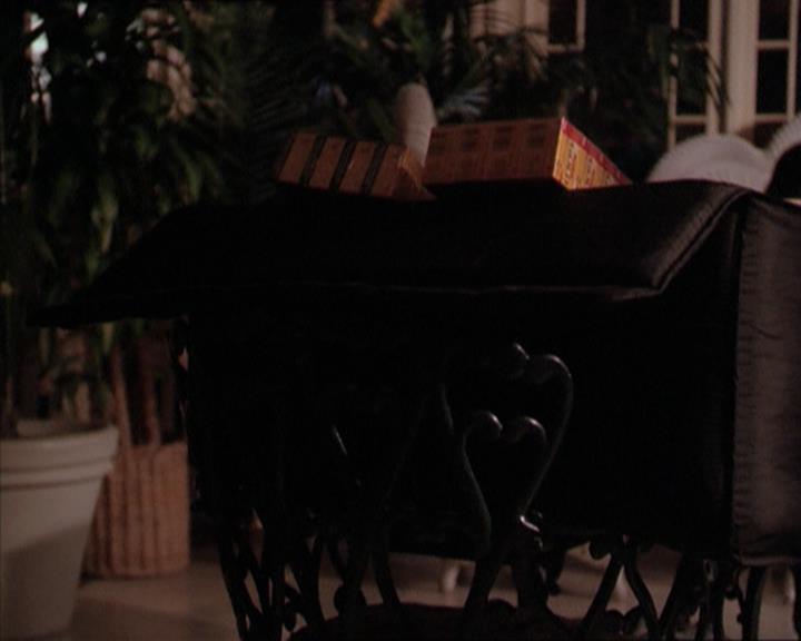 Charmed-Online-dot-215GiveMeASign2199.jpg