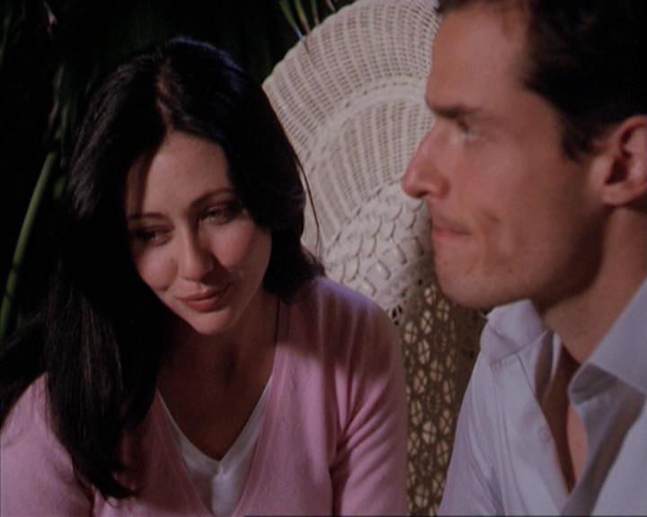 Charmed-Online-dot-215GiveMeASign2246.jpg