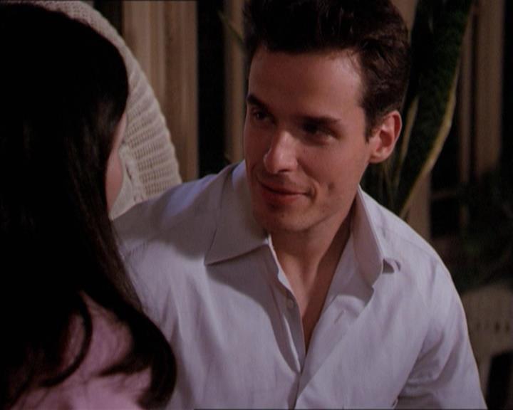 Charmed-Online-dot-215GiveMeASign2247.jpg