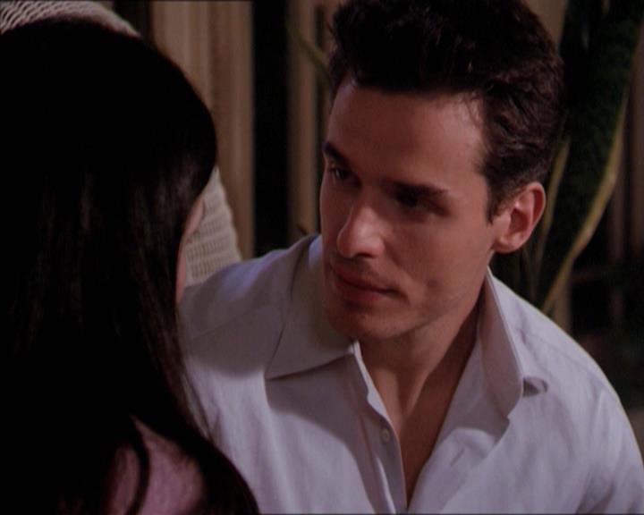 Charmed-Online-dot-215GiveMeASign2257.jpg