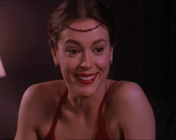 Charmed-Online-dot-215GiveMeASign2312.jpg